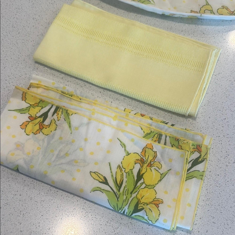 Vintage Floral Yellow Kitchen Set of 2 placemats 4 napkins - Picture 2 of 11